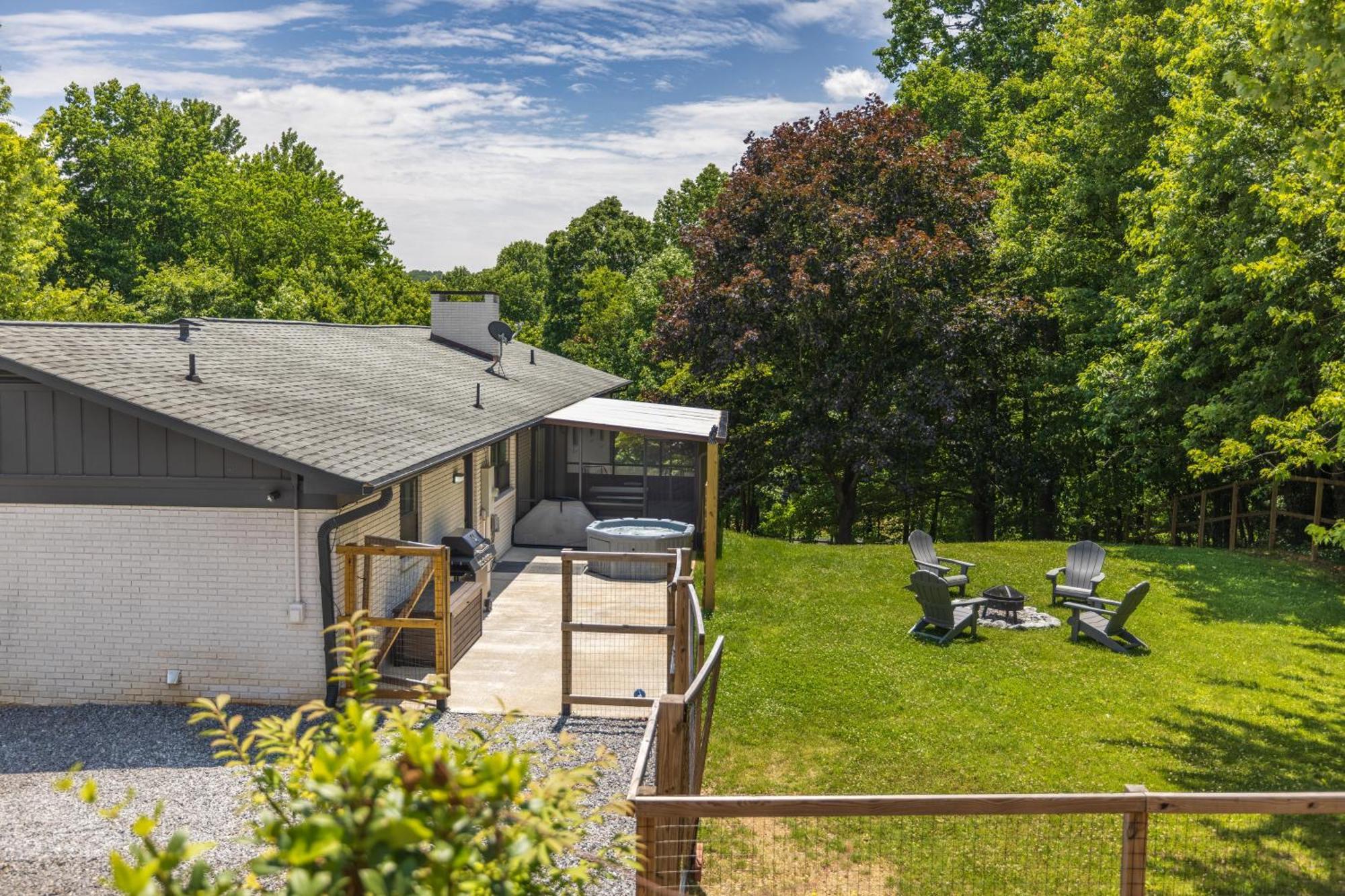 Mid-Century Modern Impeccable Remodel With Hot Tub Villa Asheville Exterior photo