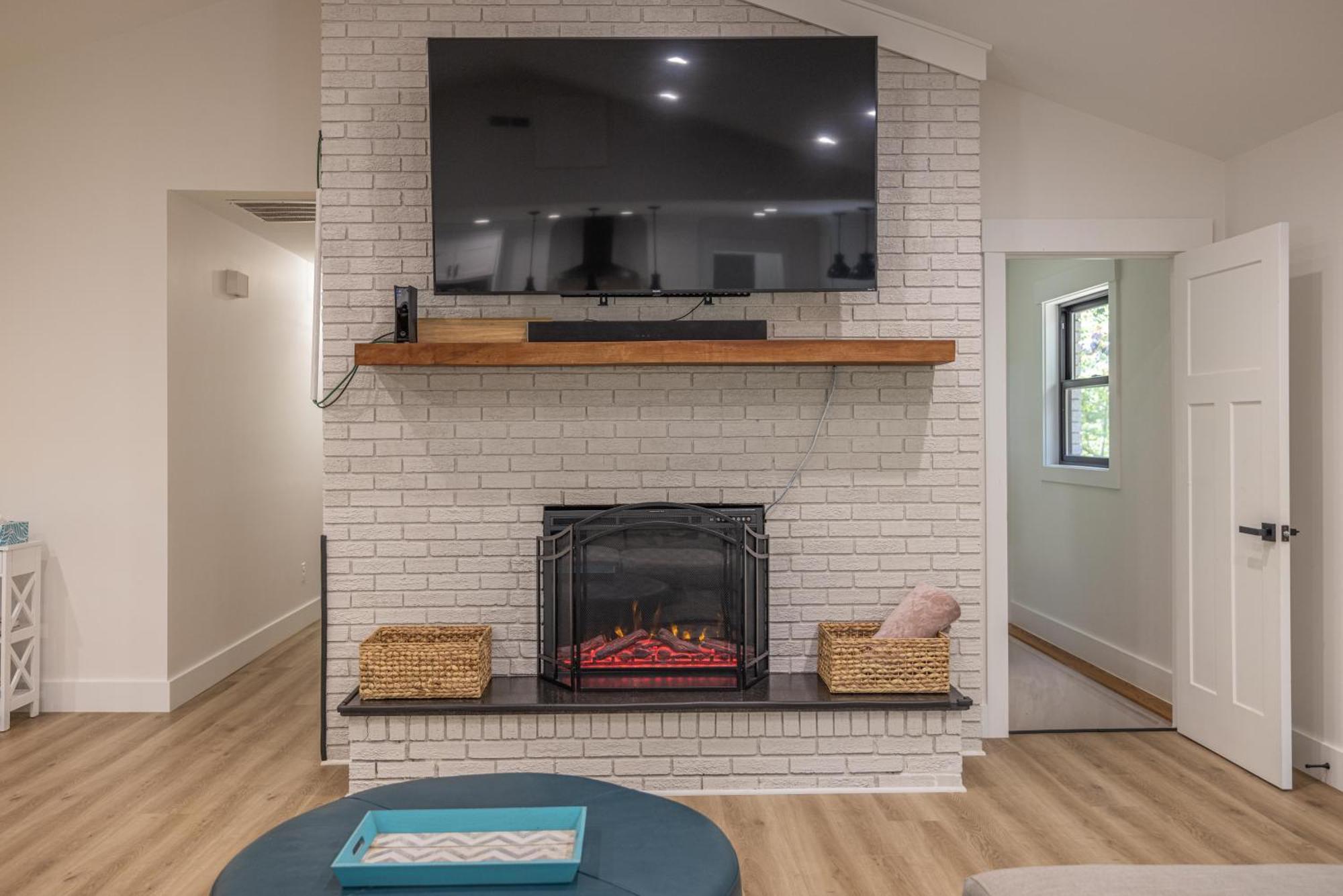 Mid-Century Modern Impeccable Remodel With Hot Tub Villa Asheville Exterior photo